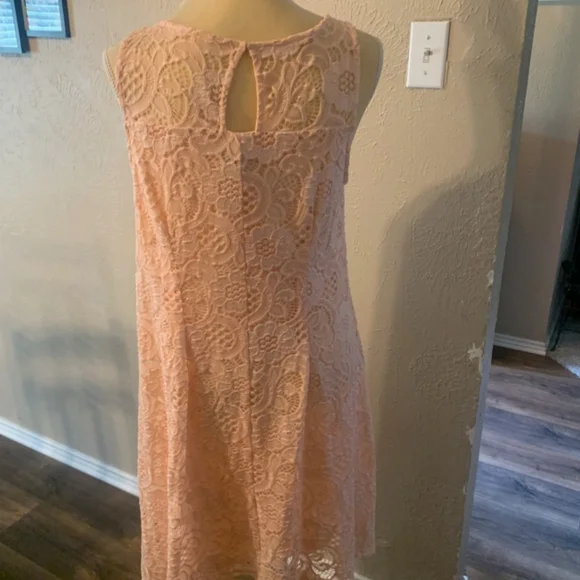 peach color lace dress size L - Picture 2 of 3